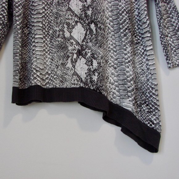 Animal Print Tunic Sweater Black White Snakeskin Print Asymmetrical Hem Small - Picture 8 of 16
